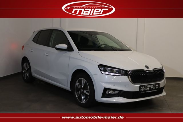 Skoda Fabia 1.0 TSI Ambition-Navi-Apps-LED-DAB-PDC-SHZ