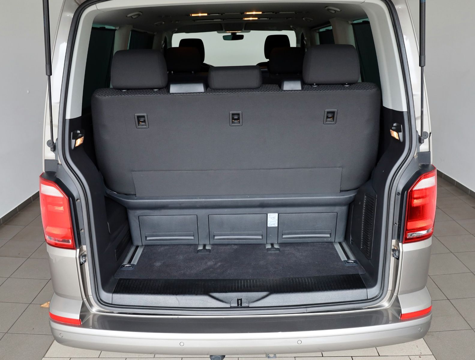 Fahrzeugabbildung Volkswagen T6 Multivan Trendline ACC,SH,PDC,AHK,Allwetter