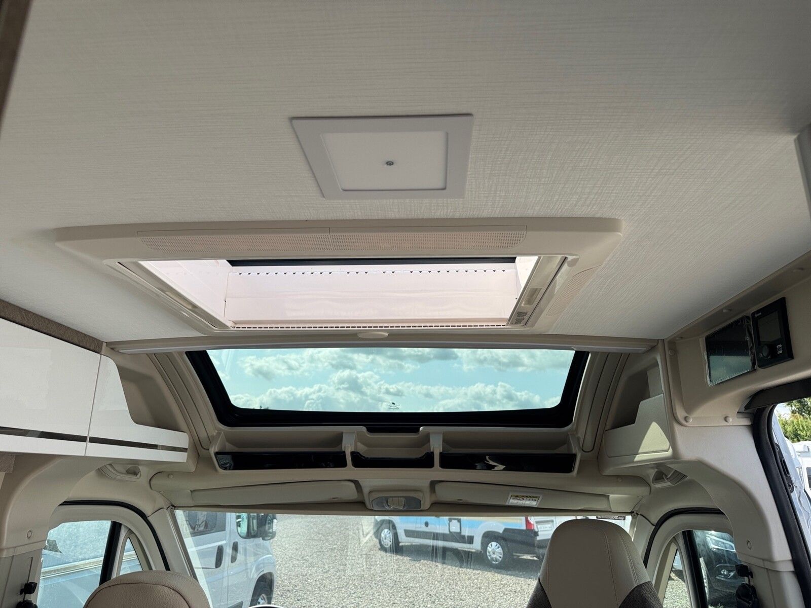 Fahrzeugabbildung Karmann Davis Lifestyle DA 590 LS Panorama Dachfenster
