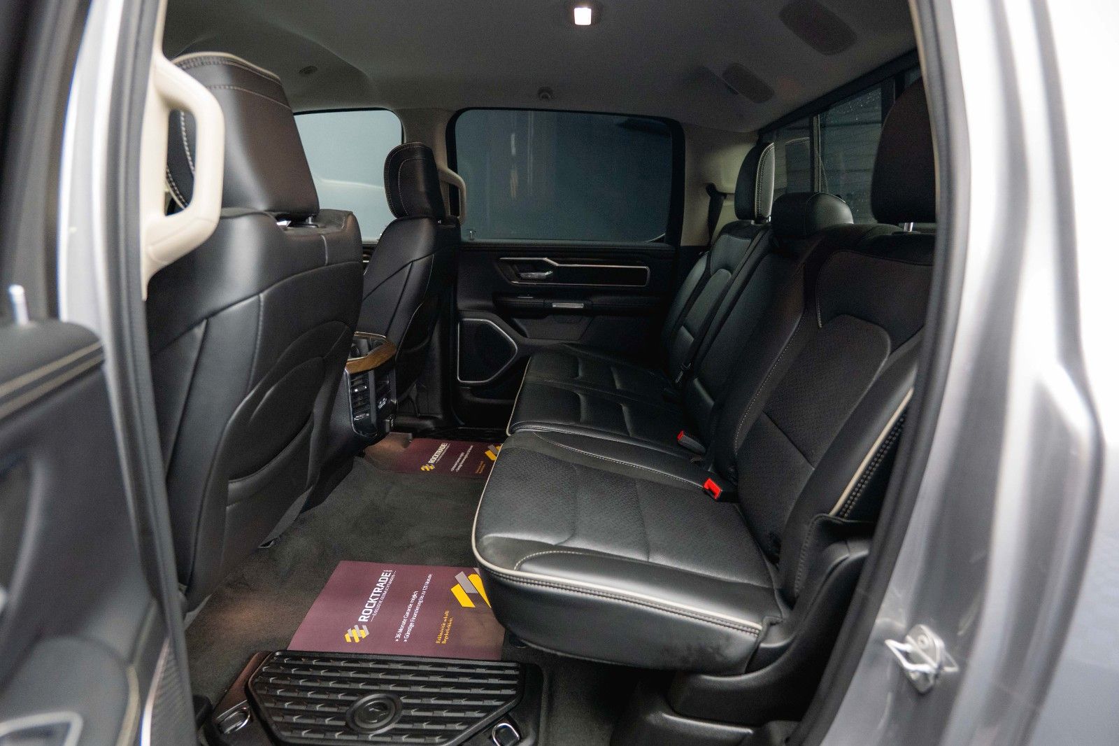 Fahrzeugabbildung Dodge RAM 5.7 V8 HEMI 4x4 Night LARAMIE LONGBED 19%