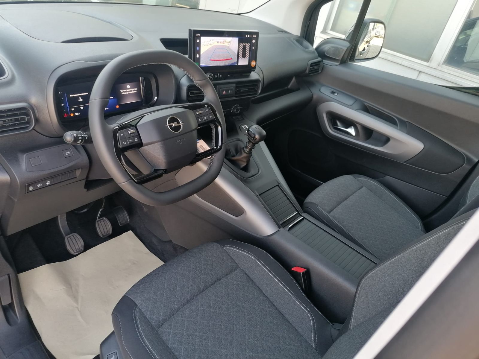 Fahrzeugabbildung Opel Combo 1.5 D PKW MATRIX-LED ALU KAMERA NAVI 10"