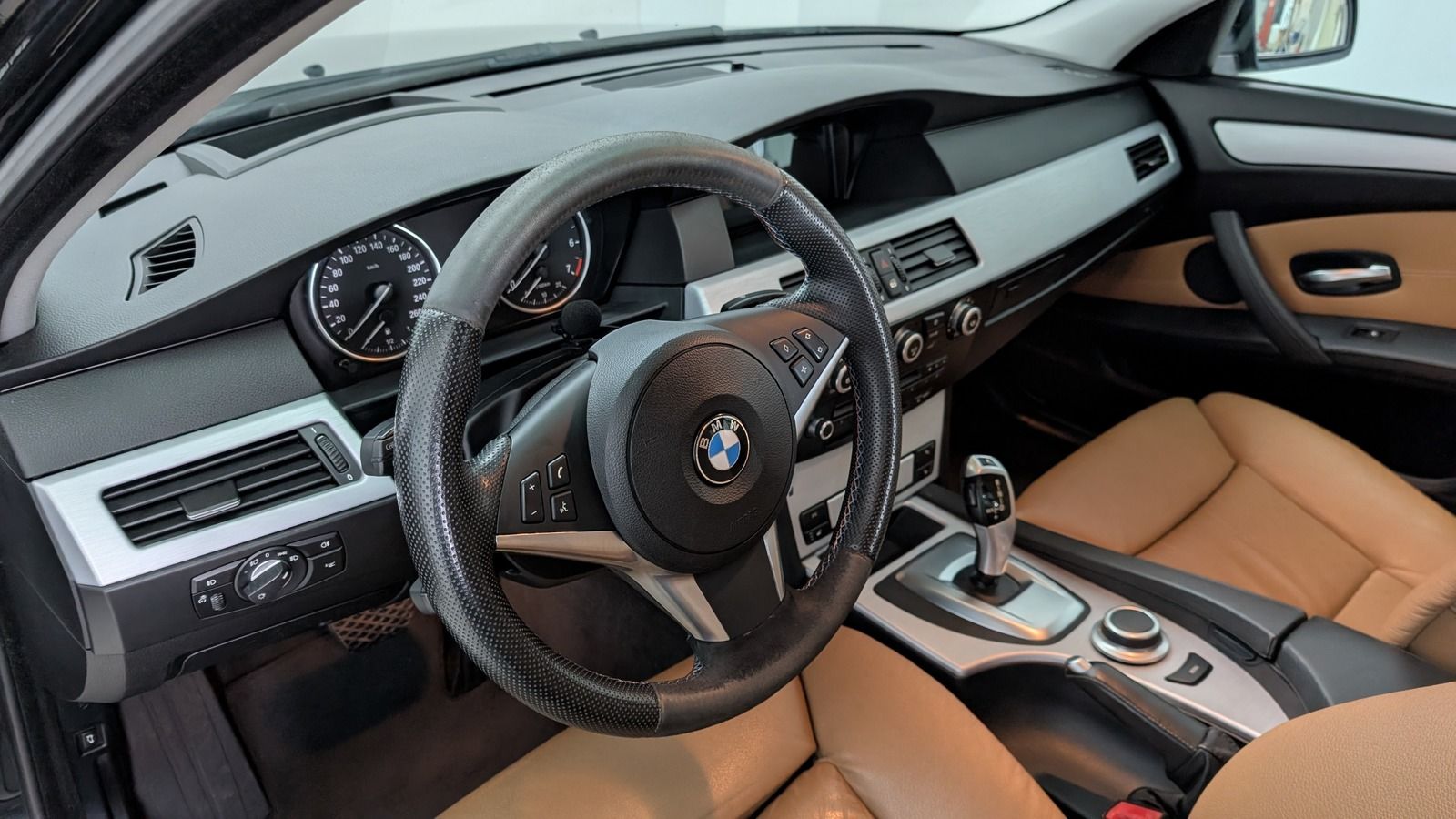 Fahrzeugabbildung BMW 523 i * Xenon * Leder * HUD *