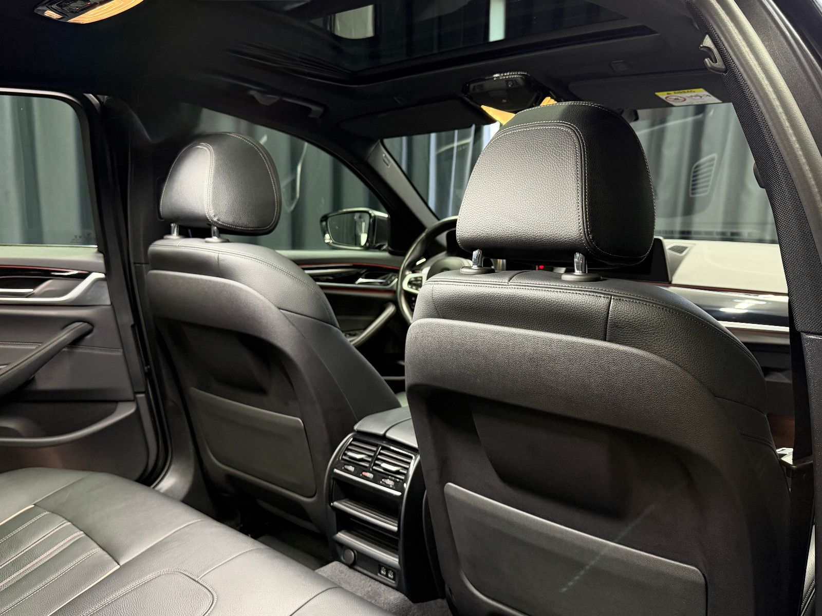 Fahrzeugabbildung BMW BMW 530i Lim xDrive M SPORT|HEAD-UP|360"|NAVI|