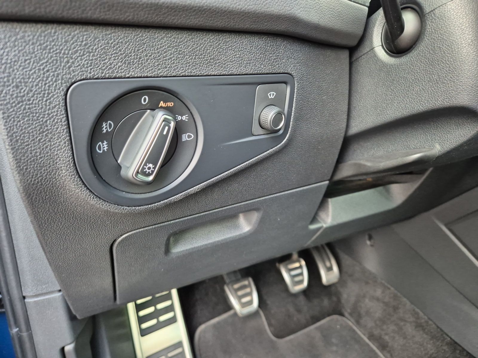 Fahrzeugabbildung Volkswagen Tiguan TDI IQ.Drive AHK PANO HUD ACC