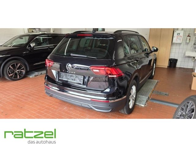 Fahrzeugabbildung Volkswagen Tiguan Life 1.5 TSI StandHZG Navi LED ACC El. He