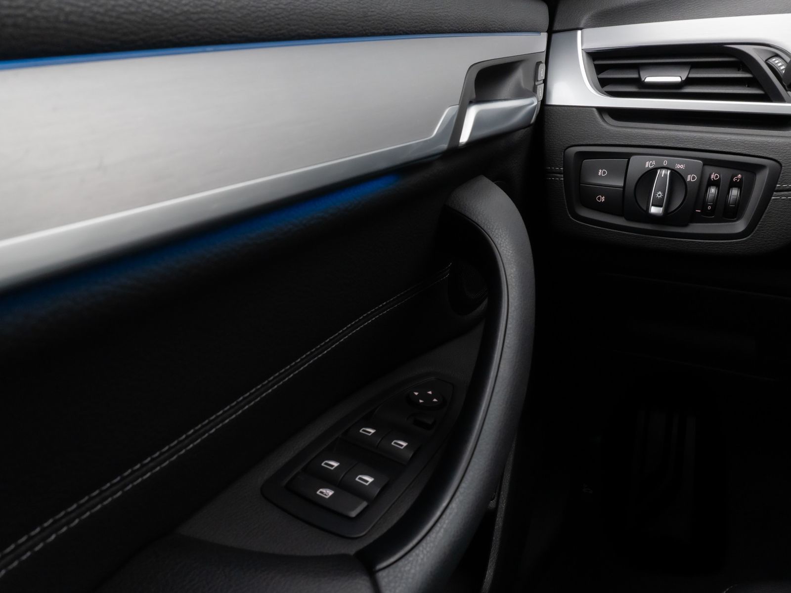 Fahrzeugabbildung BMW X1 xD25e M Sport Panorama DAB Navi LED 18Zoll