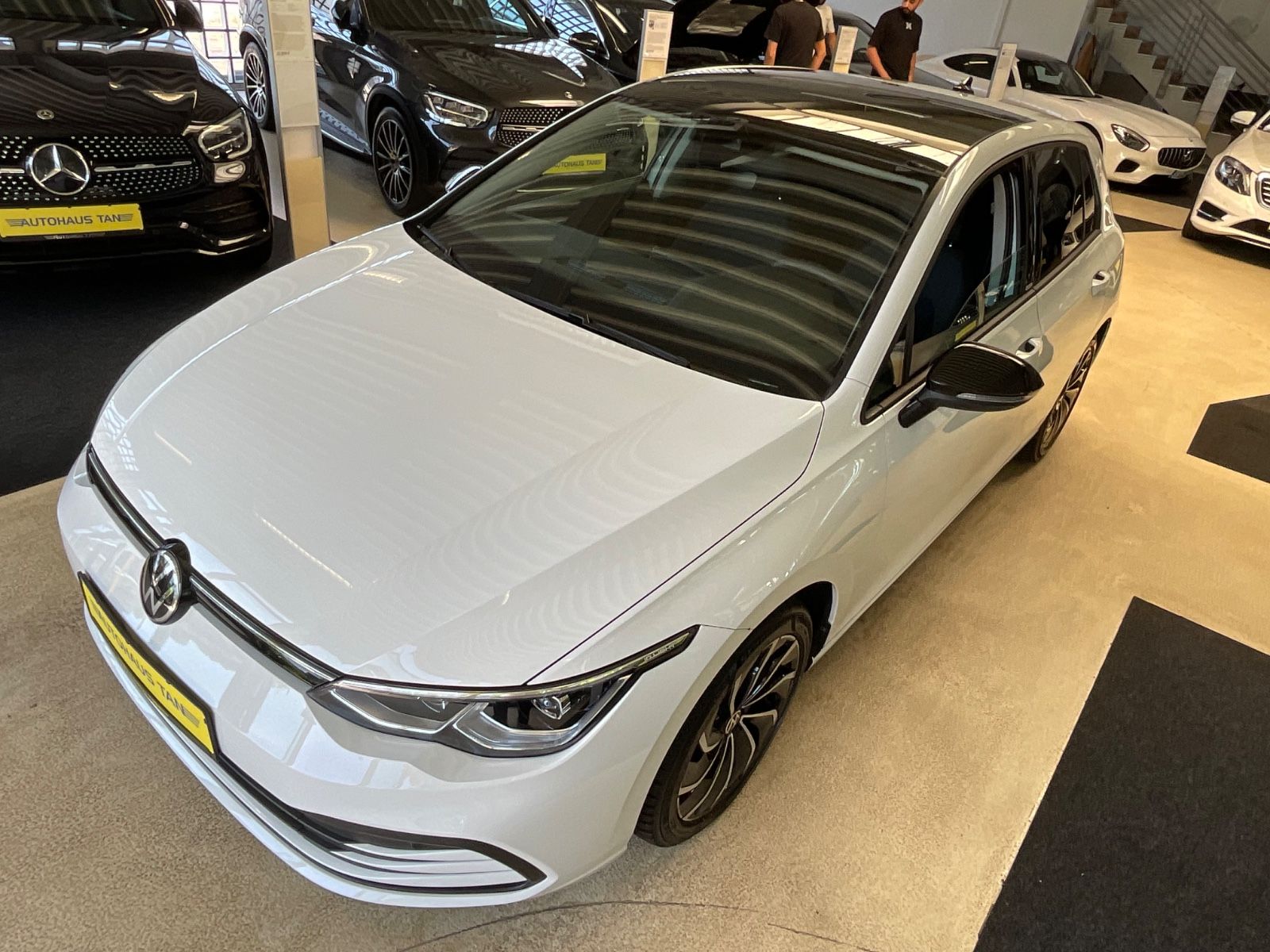 Fahrzeugabbildung Volkswagen Golf VIII Lim. United eTSI