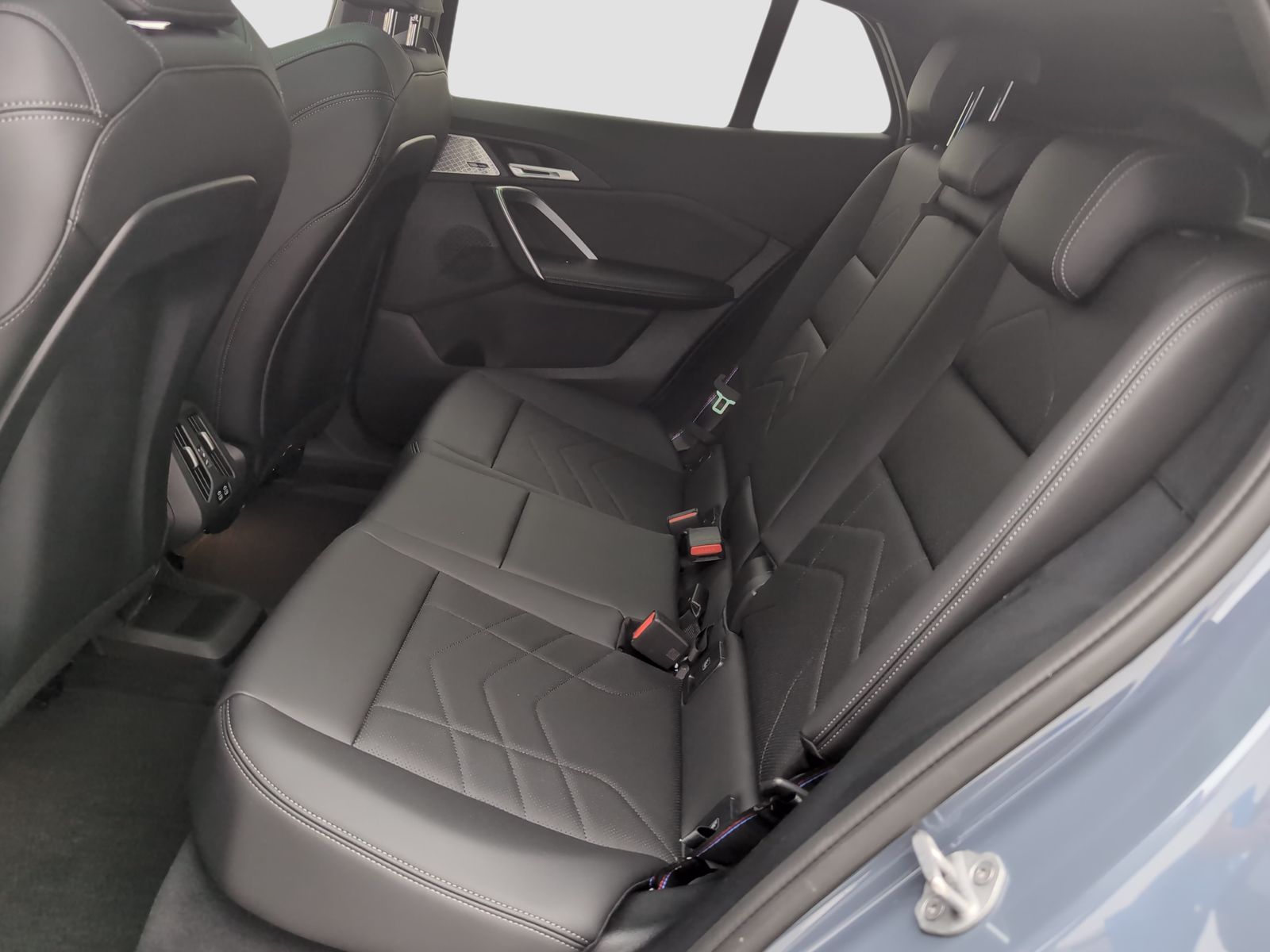 BMW iX2 - Bild 9