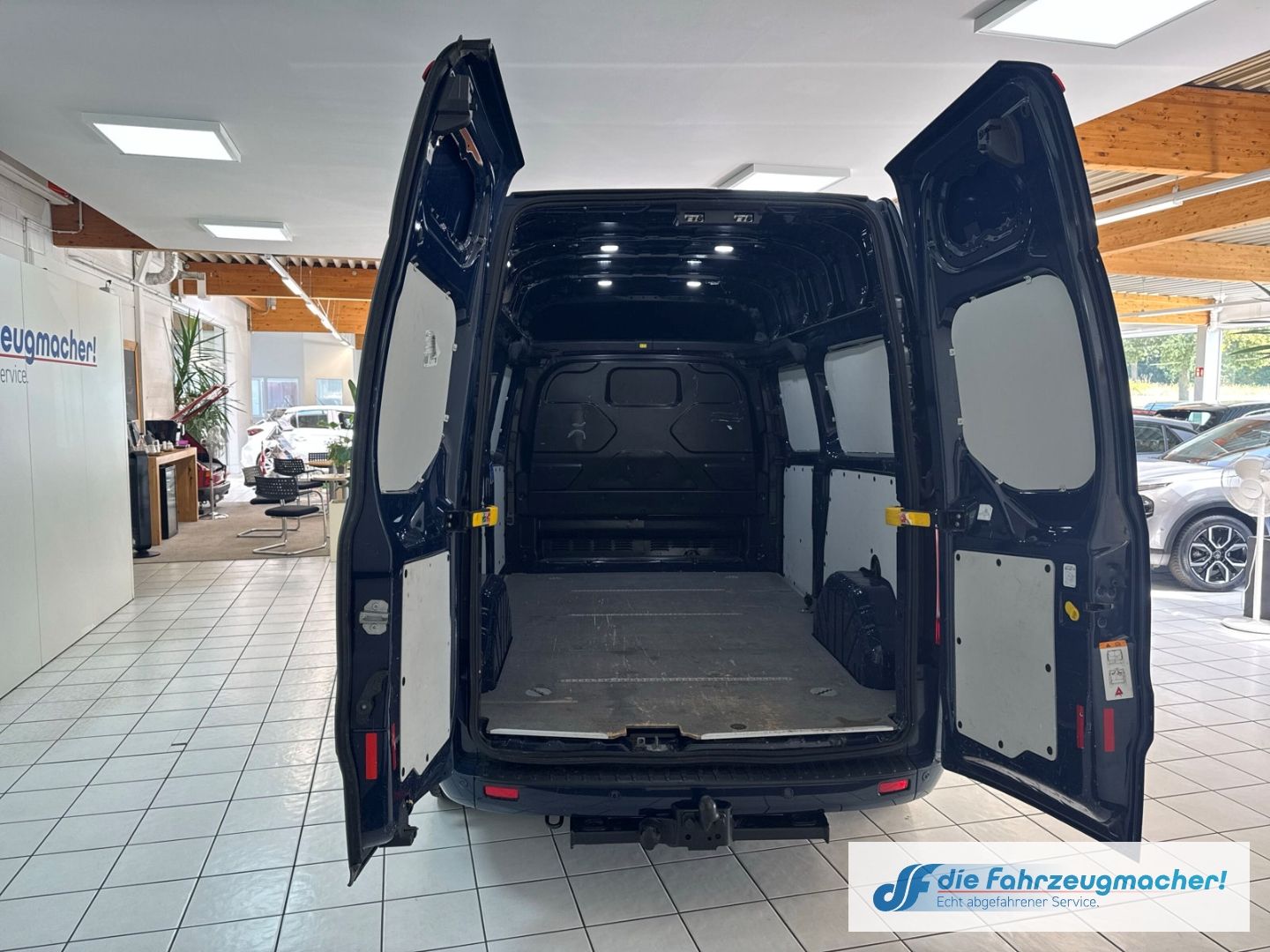 Fahrzeugabbildung Ford Transit Custom Kasten 320 L2H2 Limited StandHZG