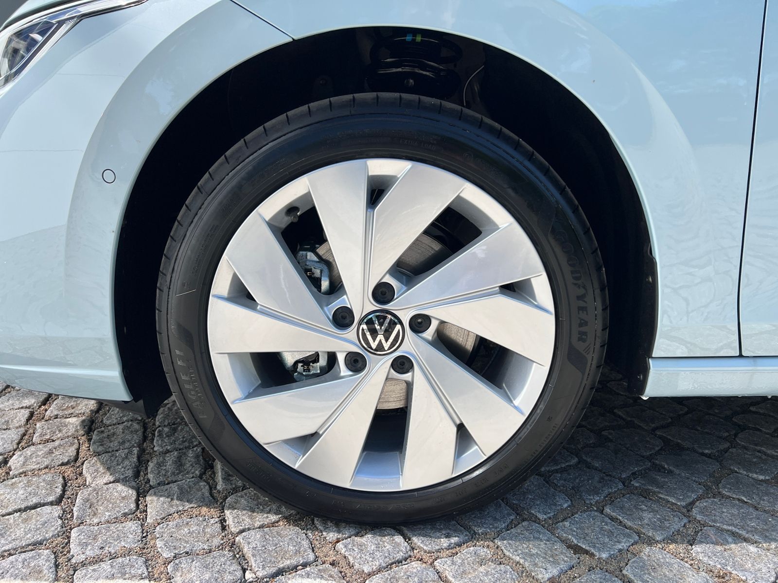 Fahrzeugabbildung Volkswagen Golf VIII Life 1.5 eTSI DSG *LED, ACC, Kamera, 1