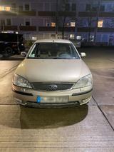 Ford Mondeo 2.5l V6 - Ford Mondeo mit Benzin-Antrieb: Limousine, 2.5