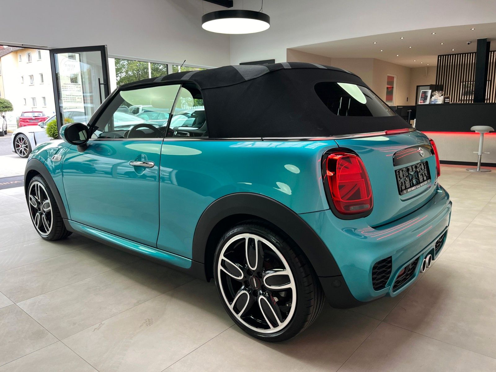 Fahrzeugabbildung MINI Cooper S Cabrio*JCW-Kit*JCW-Sitze*LED*Virtual*