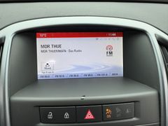 Fahrzeugabbildung Opel Astra J Sports Tourer Edition Sitzheizung PDC