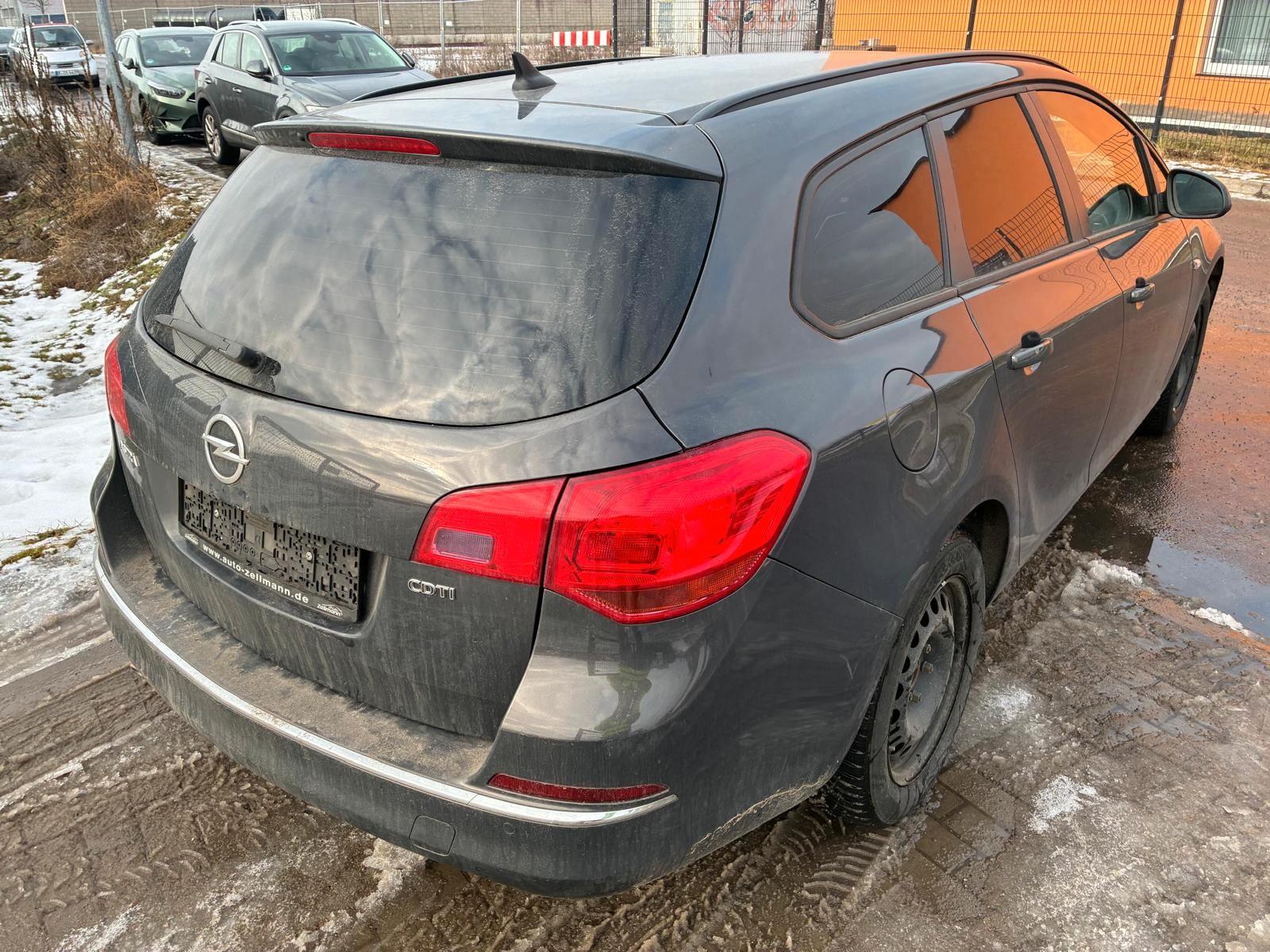Opel Astra 2015 — interior