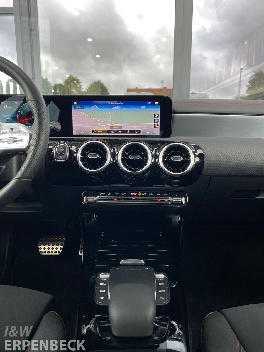 Fahrzeugabbildung Mercedes-Benz CLA 200 SB AMG Distr AHK Kamera EasyPack EDW LED