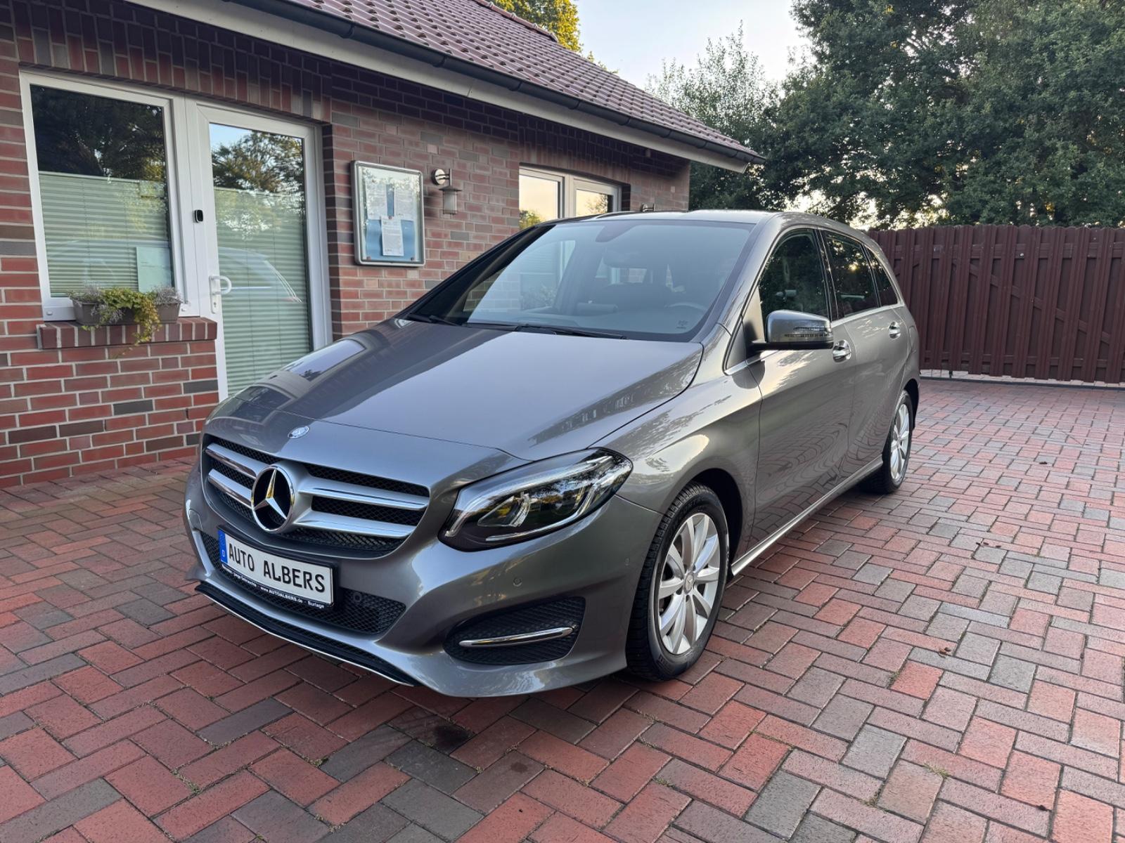 Mercedes-Benz B 180