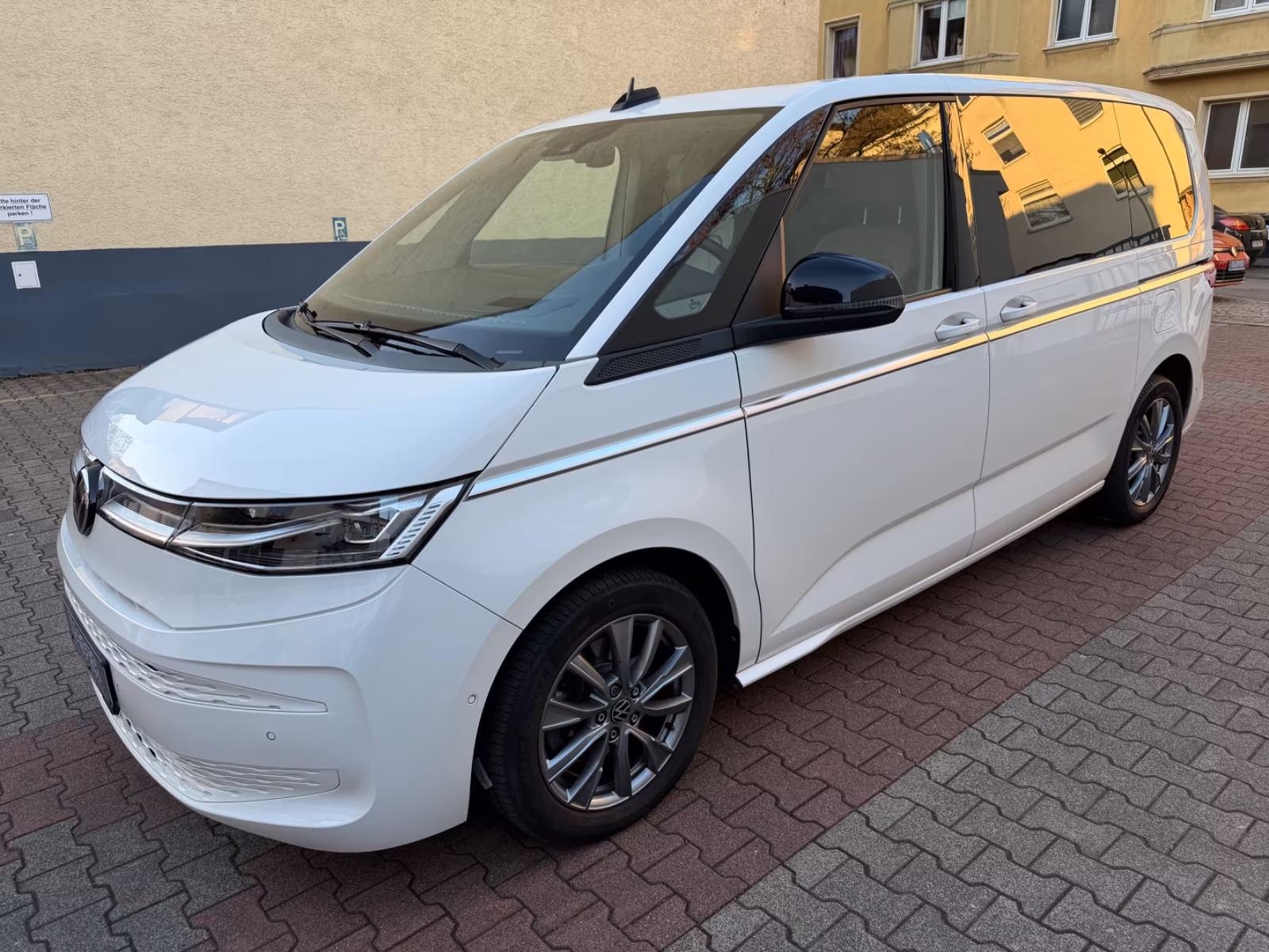 Volkswagen T7 Multivan Style (Pano/HUD/Cam/Standh./Harman)