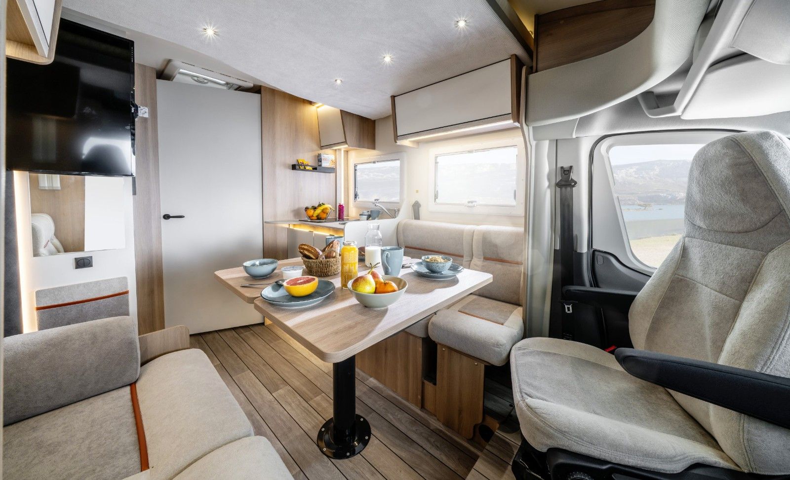 Fahrzeugabbildung Forster T 745 EF Vibe Edition *165PS*Autom.*TV*WLAN*Mark