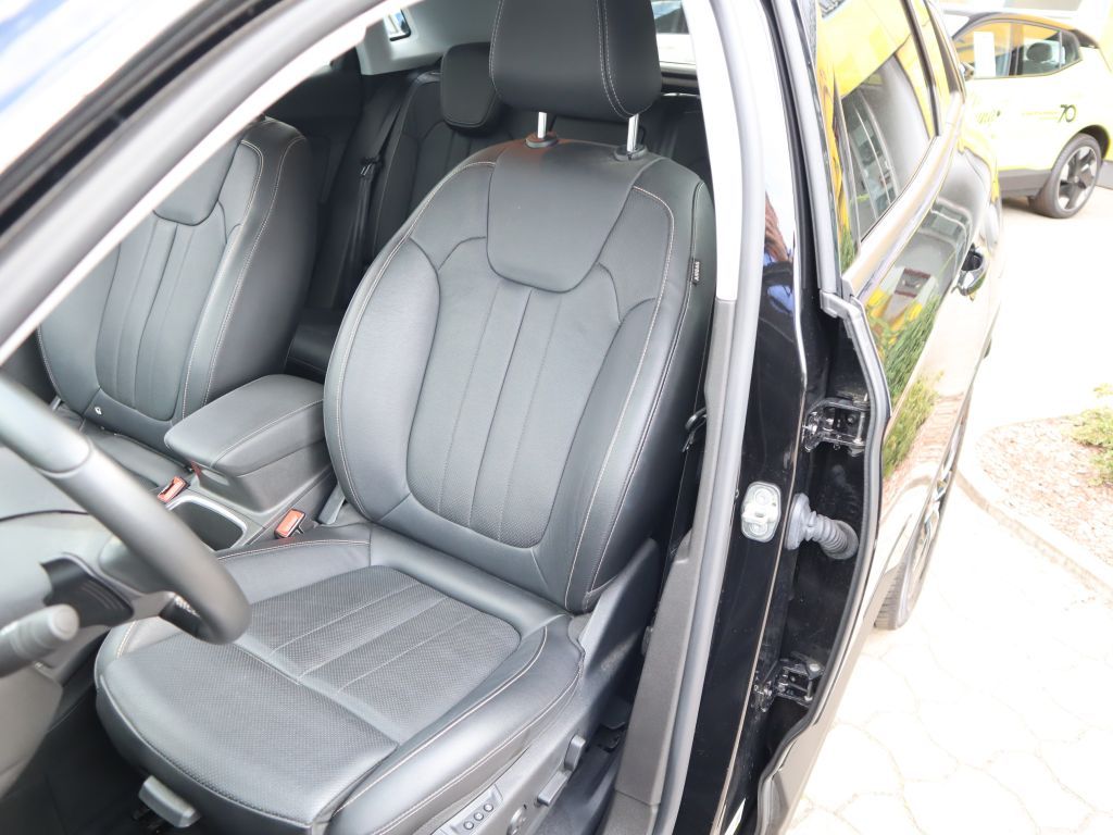 Fahrzeugabbildung Opel Grandland X Plug-in-Hybrid4 Ultimate+Leder+Navi+