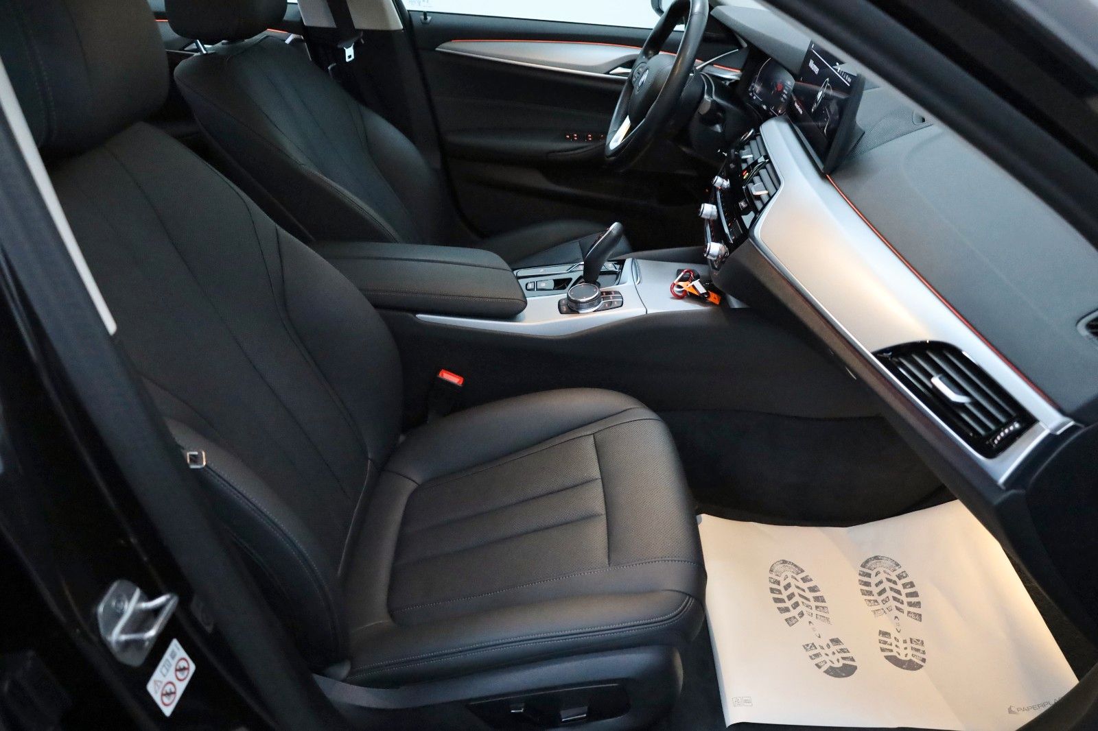 Fahrzeugabbildung BMW 530dA xDrive Touring Leder,Navi,Laser,HeadUp,SH