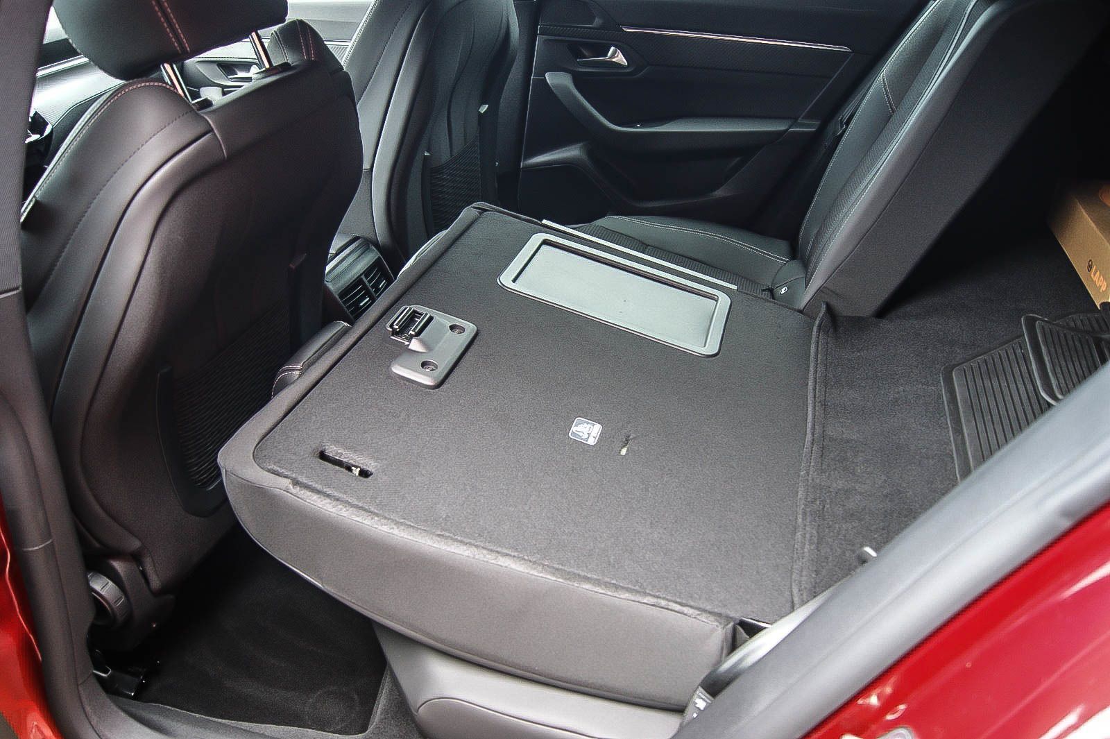 Fahrzeugabbildung Peugeot 508 SW Hybrid 225 Allure NEUES MODELL ANHZV LED
