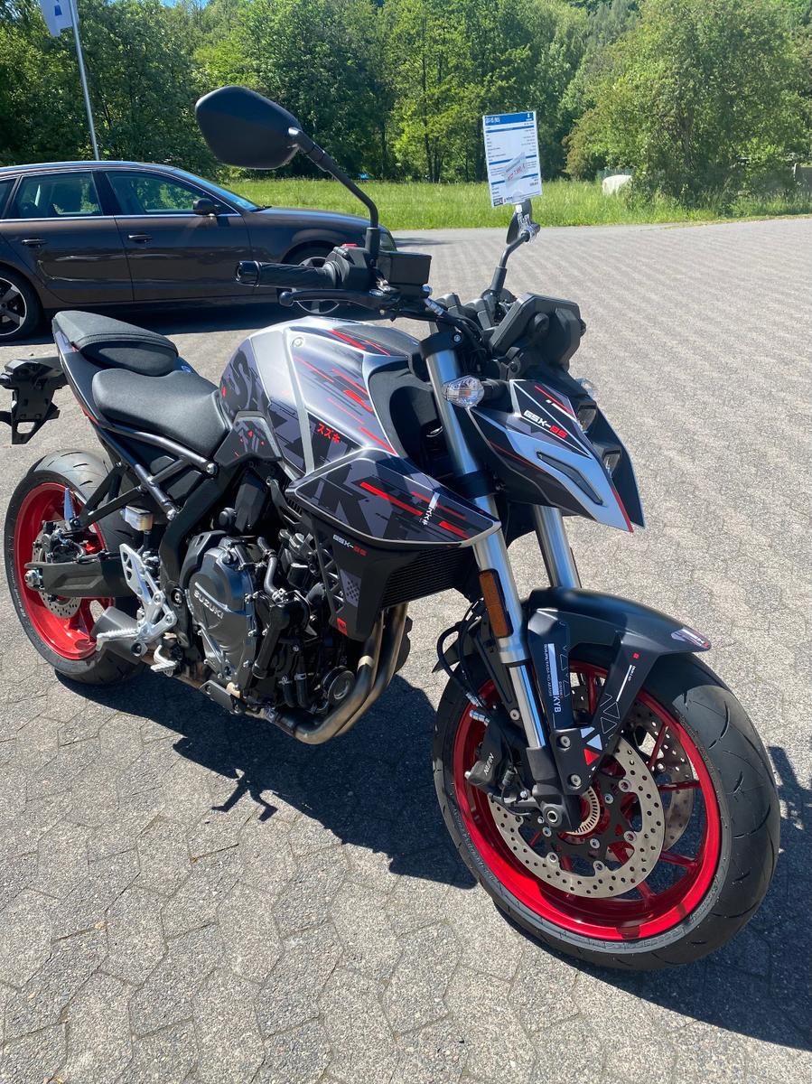 Suzuki GSX-8S