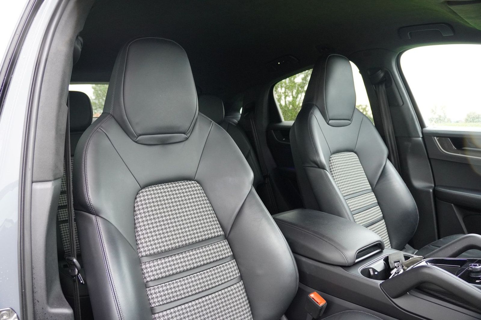 Porsche Cayenne Coupé 3.0 E-Hybrid / BTW / Light Weight imagem 2