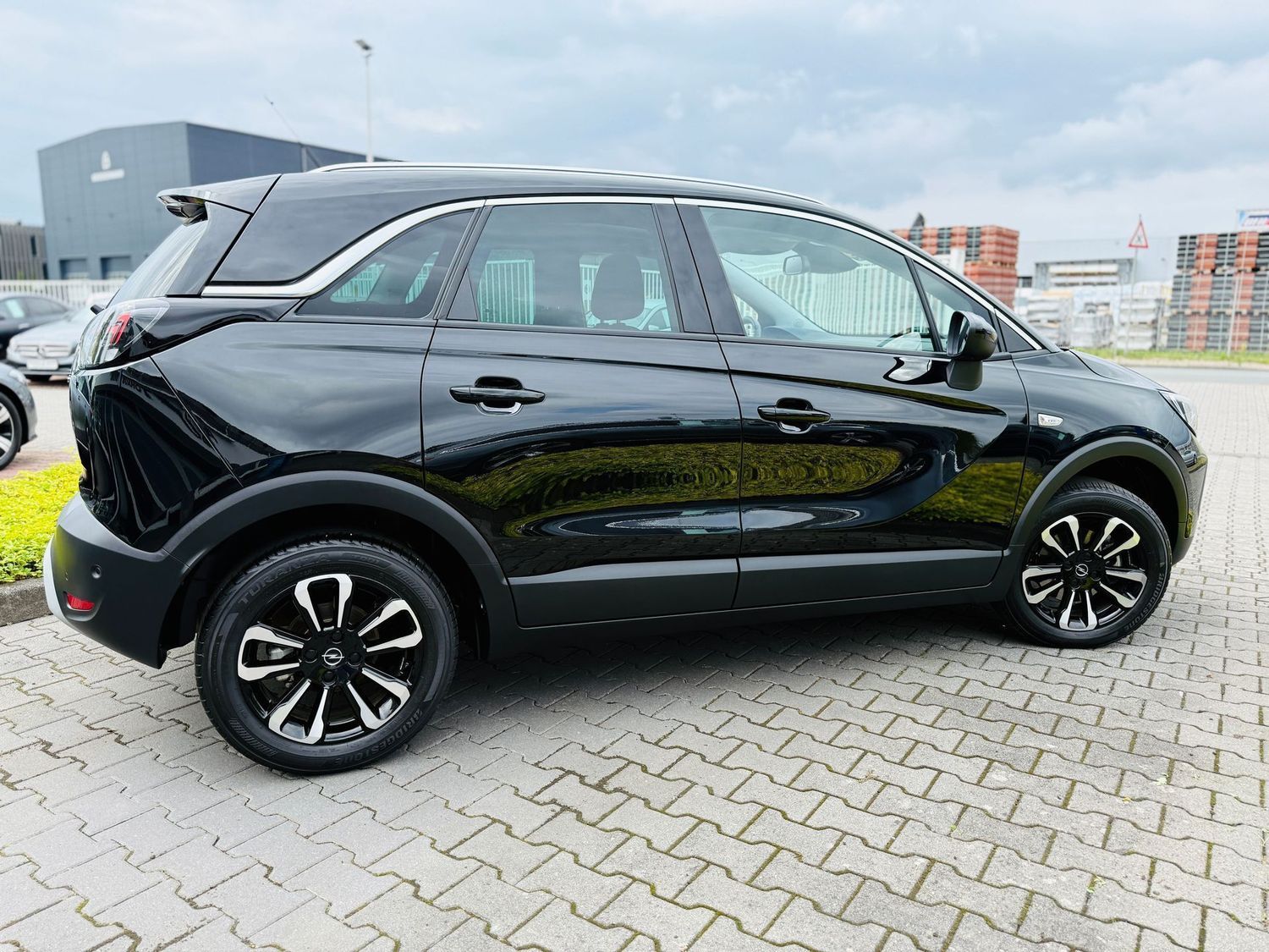Fahrzeugabbildung Opel Crossland X 1,2 T ELEG., Navi, Panod, LED, RFK,