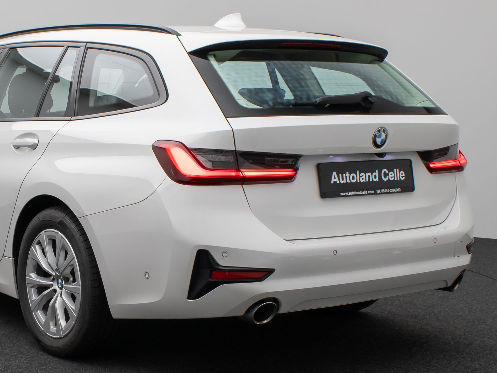 Fahrzeugabbildung BMW 320d  xD Panorama Kamera HUD DAB H/K Lenkradhzg