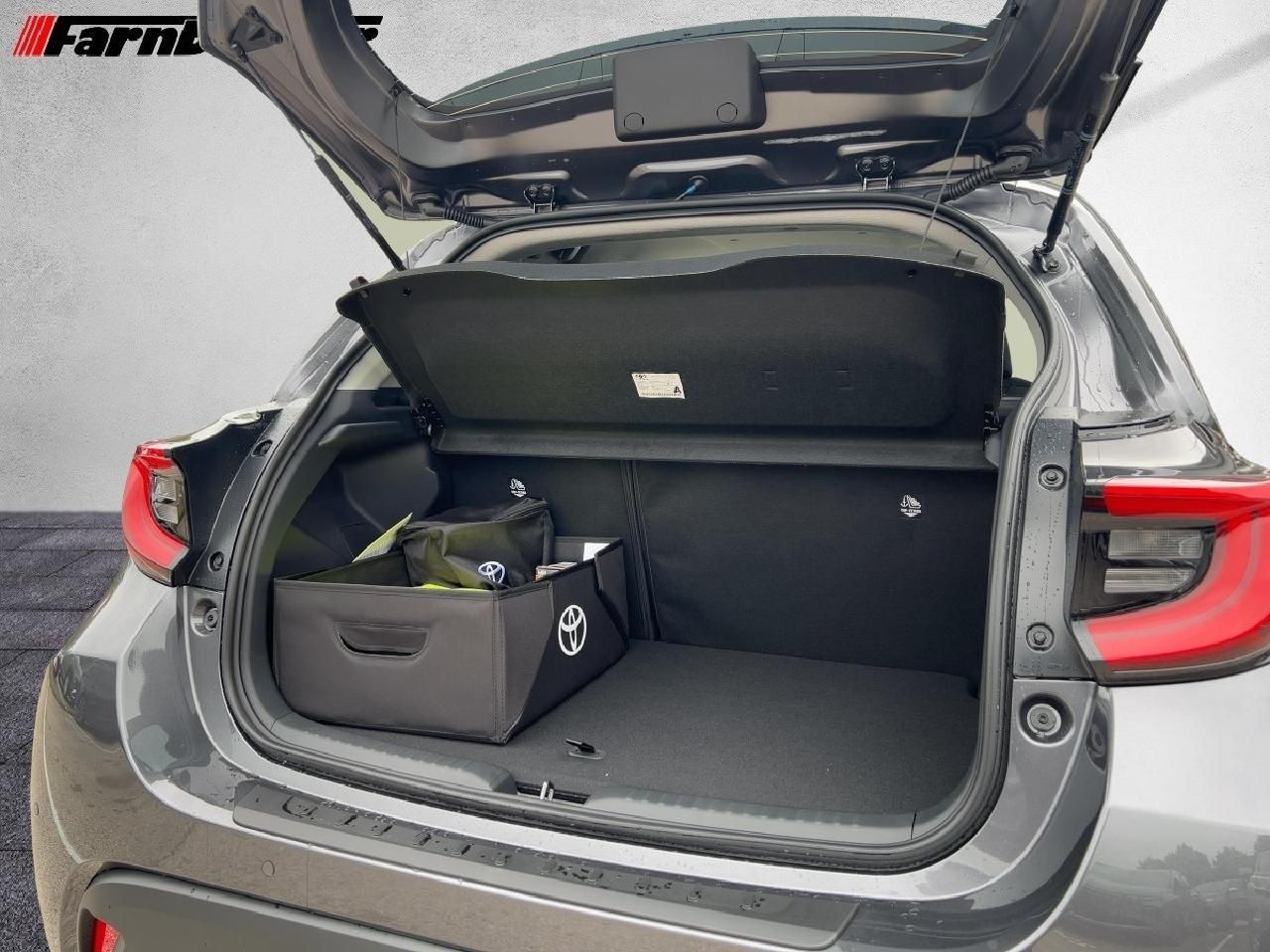 Fahrzeugabbildung Toyota Yaris 1,5 Hybrid Teamplayer *Safetyp.*Comfortp.