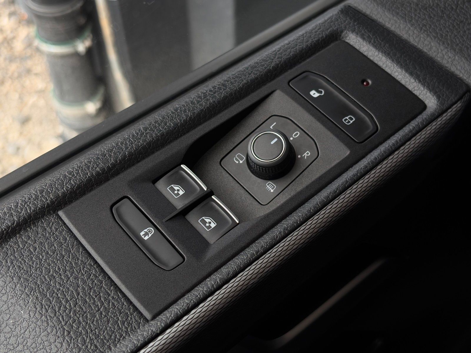 Fahrzeugabbildung Volkswagen T6.1 Multivan Highline Alcan. CAM ACC SHZ 3-Z KL