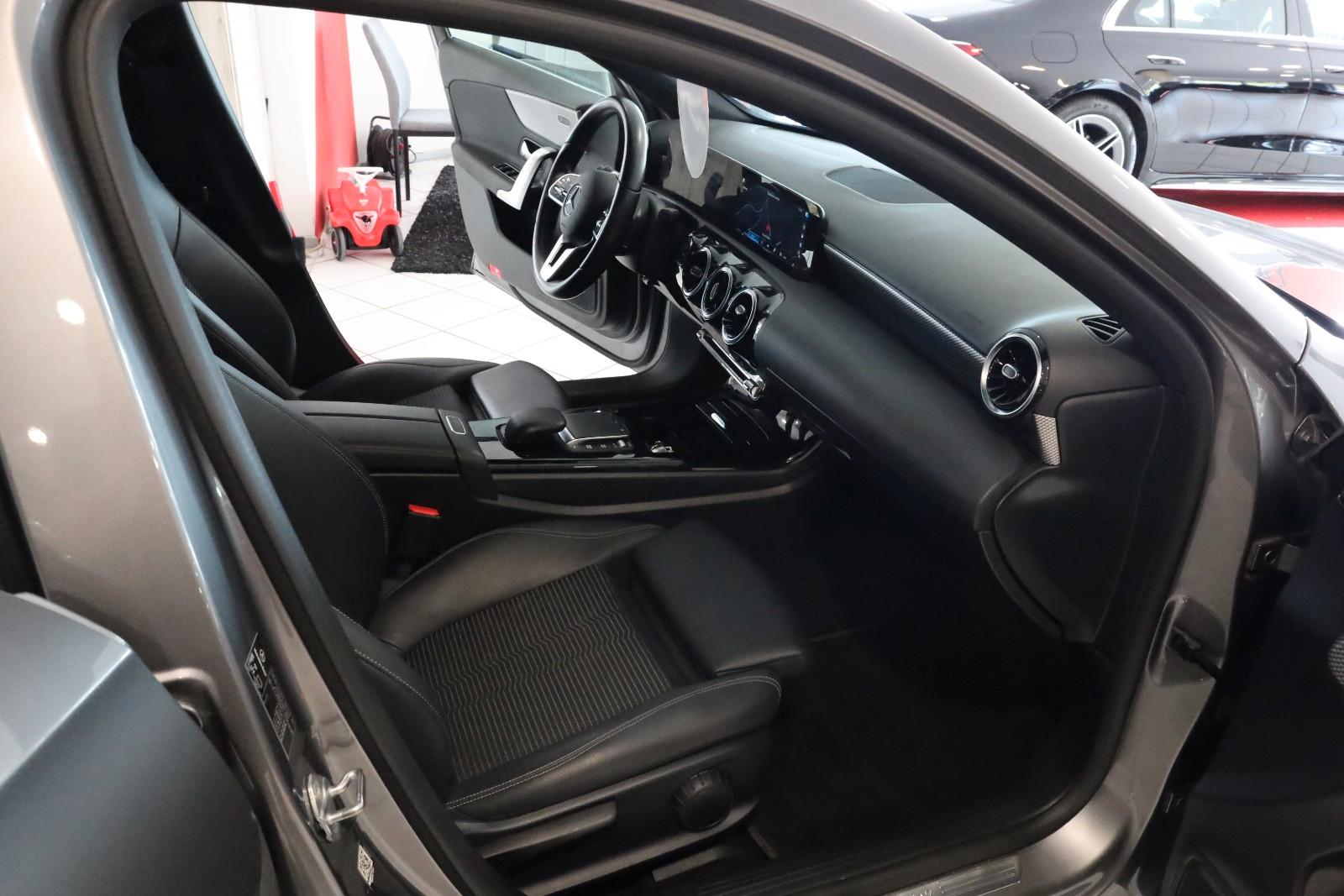 Mercedes-Benz A 250e Sportpaket,LED,Navi,MBUX,Temp,PDC,SHA,F1
