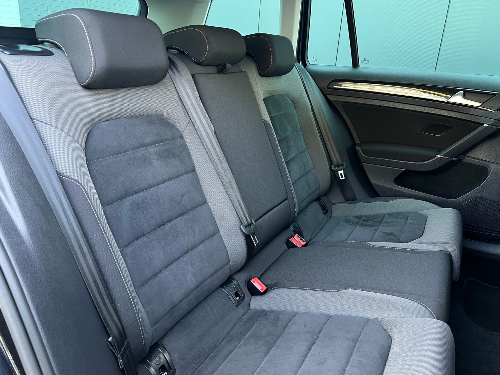 Fahrzeugabbildung Volkswagen Golf VII Variant Highline 1.4 TSI DSG *AHK, Navi