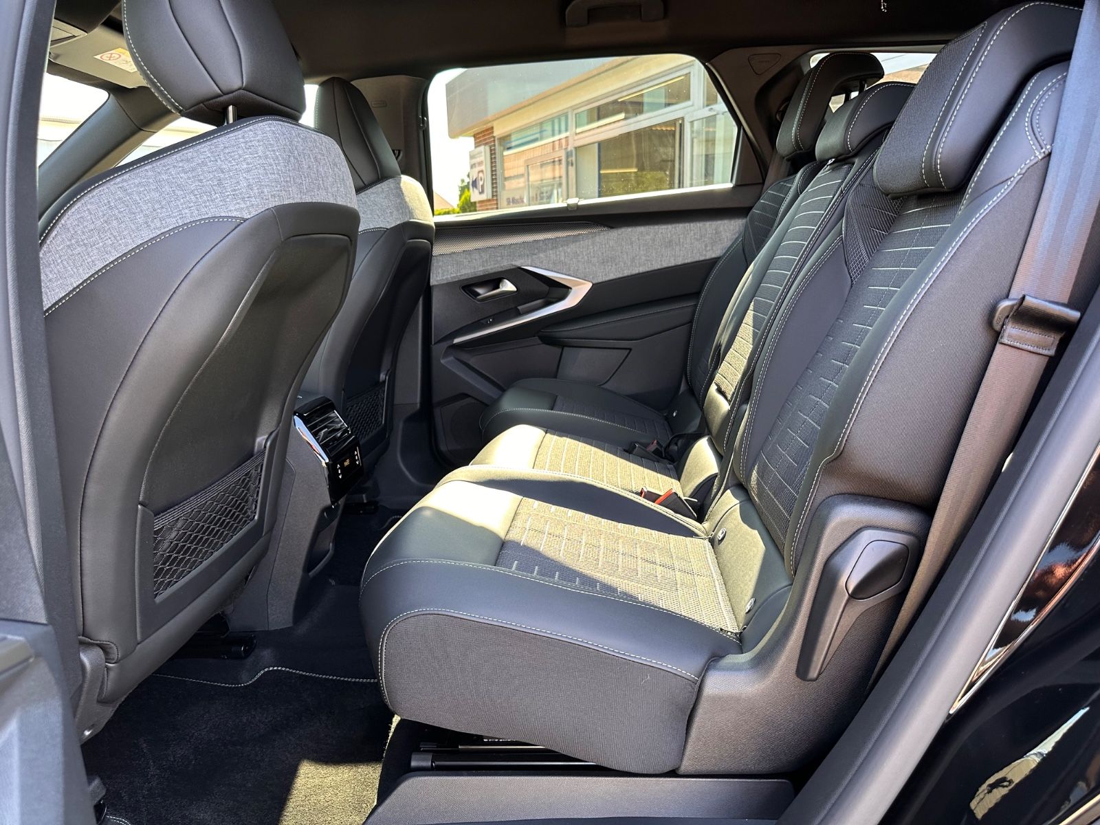 Fahrzeugabbildung Peugeot 5008 GT Hybrid 145 Autom 7-Sitz/ACC/Navi/APP/LED