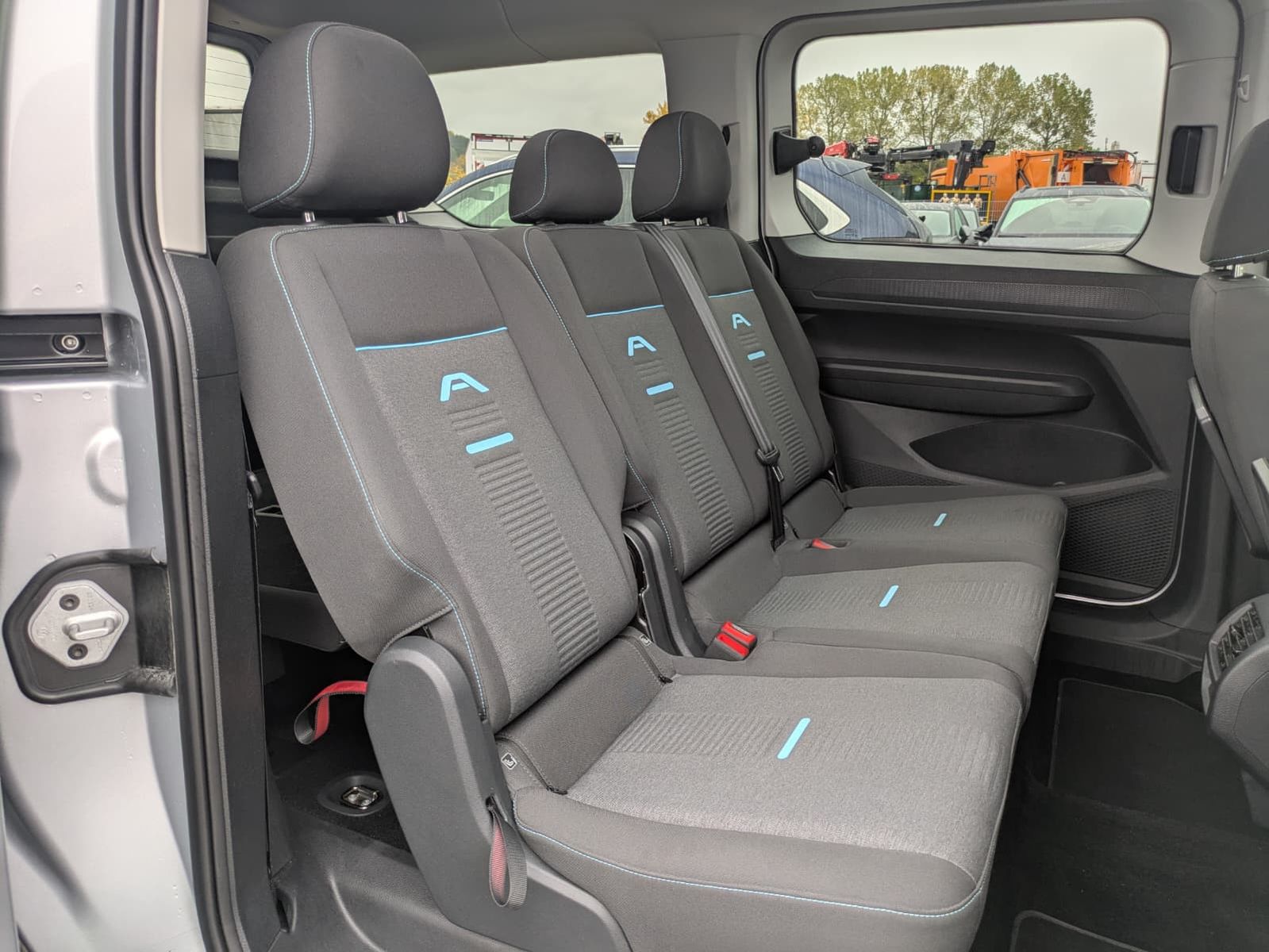 Fahrzeugabbildung Ford Grand Tourneo L2 Active LED*PANO*AHK*ACC*7-Si