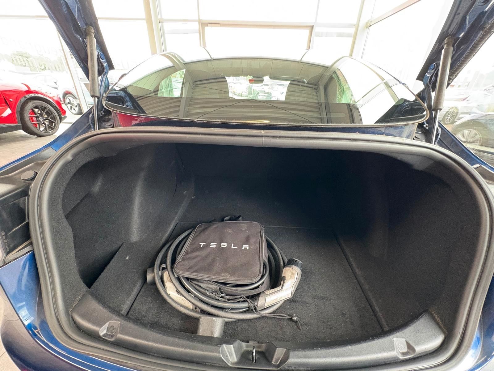 Fahrzeugabbildung Tesla Model 3 Standard Range Plus RWD 60kw