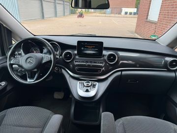 Mercedes V 220 - 8