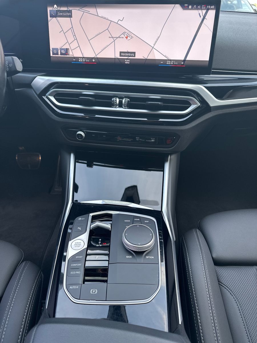 Fahrzeugabbildung BMW 330 d Touring xDrive M-Sport NAV+LED+PANO+H&K