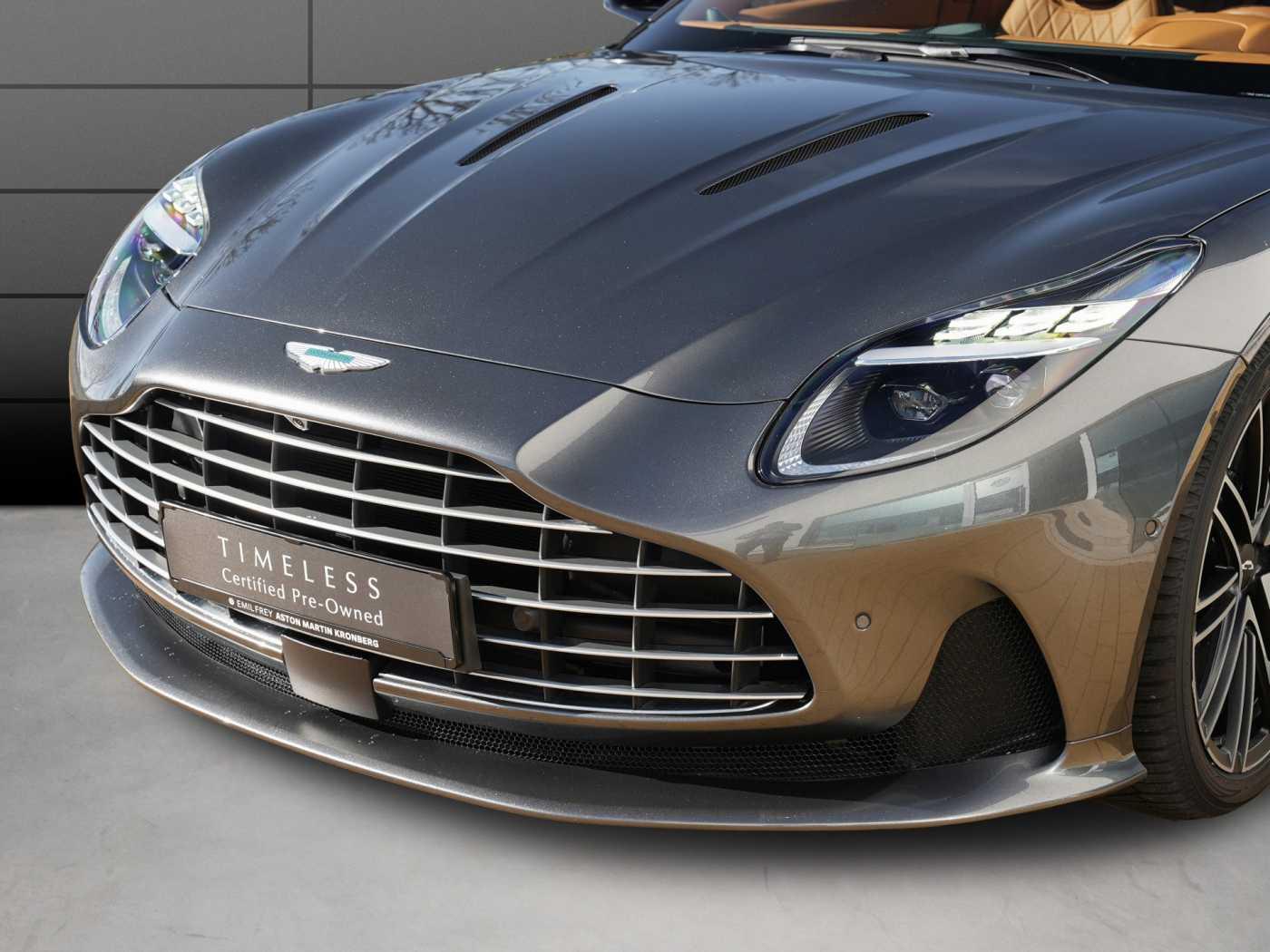 Aston Martin DB12 Volante