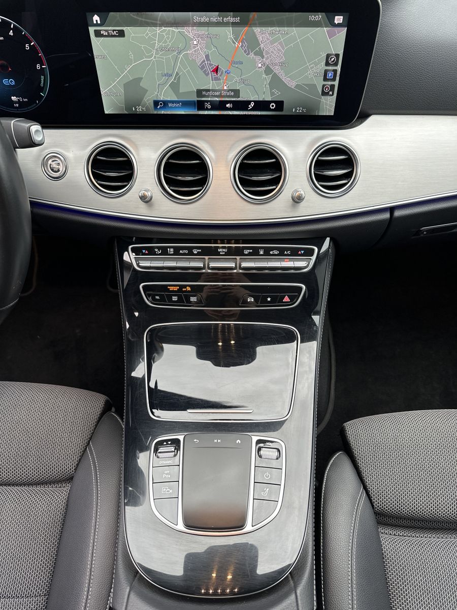 Fahrzeugabbildung Mercedes-Benz E 300de T 4Matic Avantgarde NAV+LED+AHK+WIDESCR
