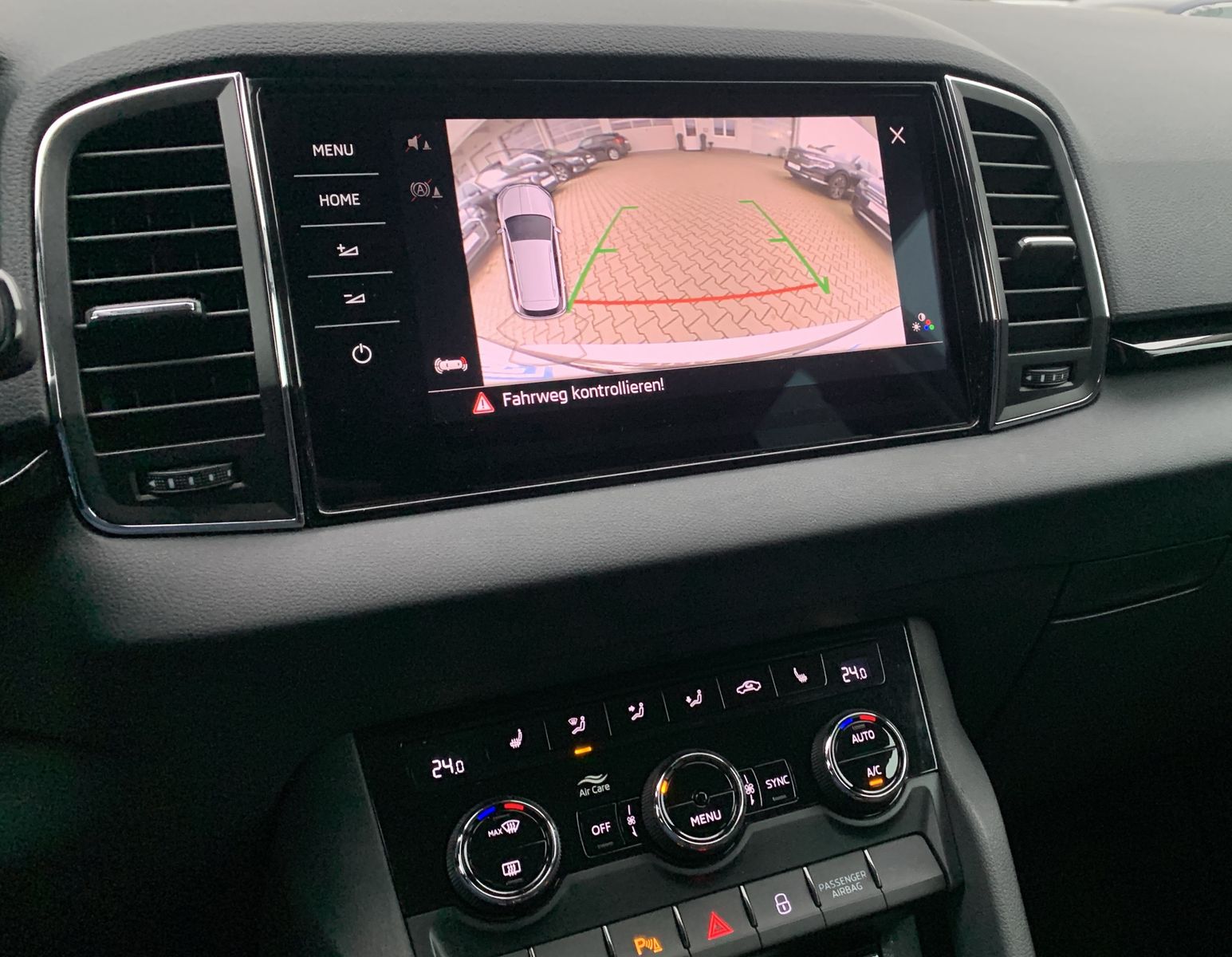 Fahrzeugabbildung SKODA Karoq 2.0 TDI*4x4*LED*Cam*ACC*Navi*PDC*Spur*