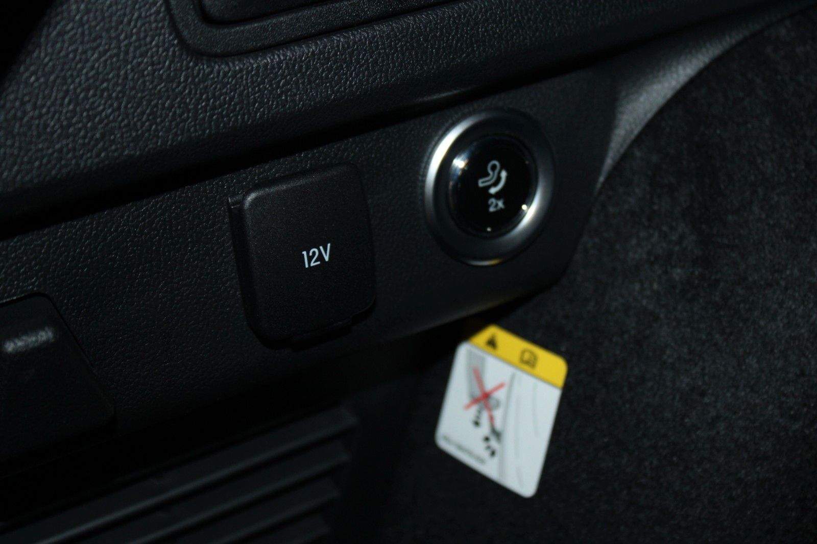 Fahrzeugabbildung Ford Kuga PHEV Titanium X AHK LED HUD 2xCam WinterP.