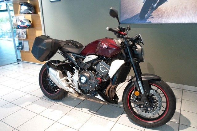 Fahrzeugabbildung Honda CB1000R mit Seitenkoffer
