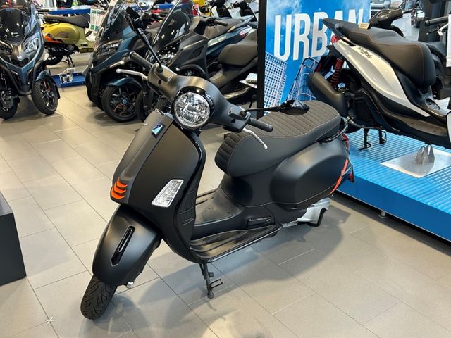 Vespa GTS 300 Supersport Nero UVP 7.299€ Vorführer Pre