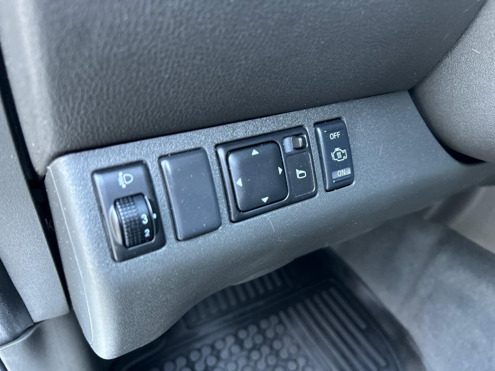 Nissan Pathfinder XE Plus 2.5 dCi 171 ch BVM 4x4 / 7 places / Attelage 3 t / Sièges chauffants / Climatisation auto
