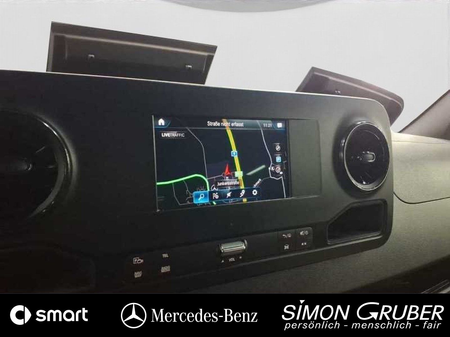 Fahrzeugabbildung Mercedes-Benz 317 Tourer L2H2 Standard 8Sitzer Rollstuhl Lift