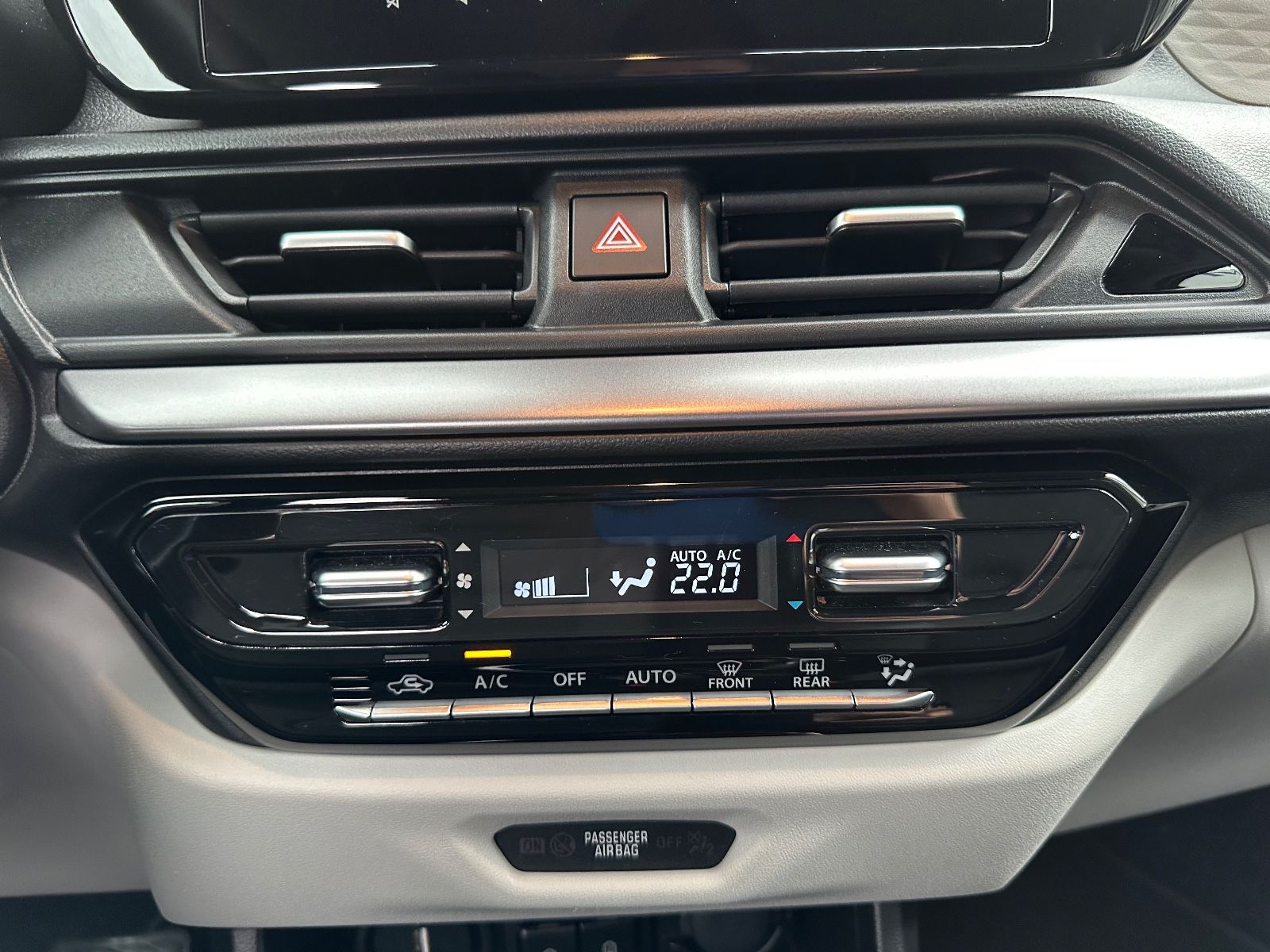 Fahrzeugabbildung Suzuki Swift 1.2 Dualjet Hybrid Comfort+ ACC/Navi/LED