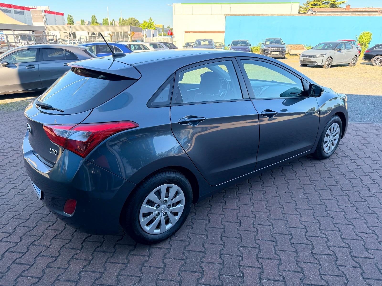 Hyundai i30 Limosine Klima/Einparkhilfe/Kamera/Navi