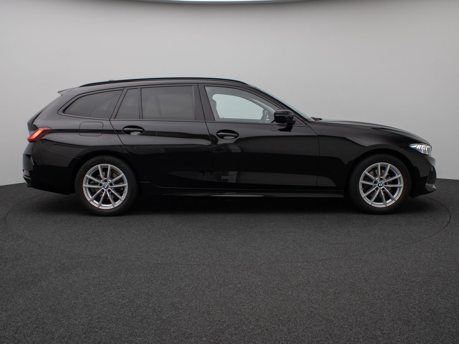 Fahrzeugabbildung BMW 320i HUD DAB Leder Alarm Sport Driving Assistent
