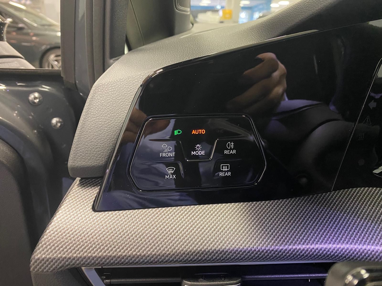 Fahrzeugabbildung Volkswagen Variant 2.0 TDI DSG R-Line BLACKSTY+MATRIX+5JGAR
